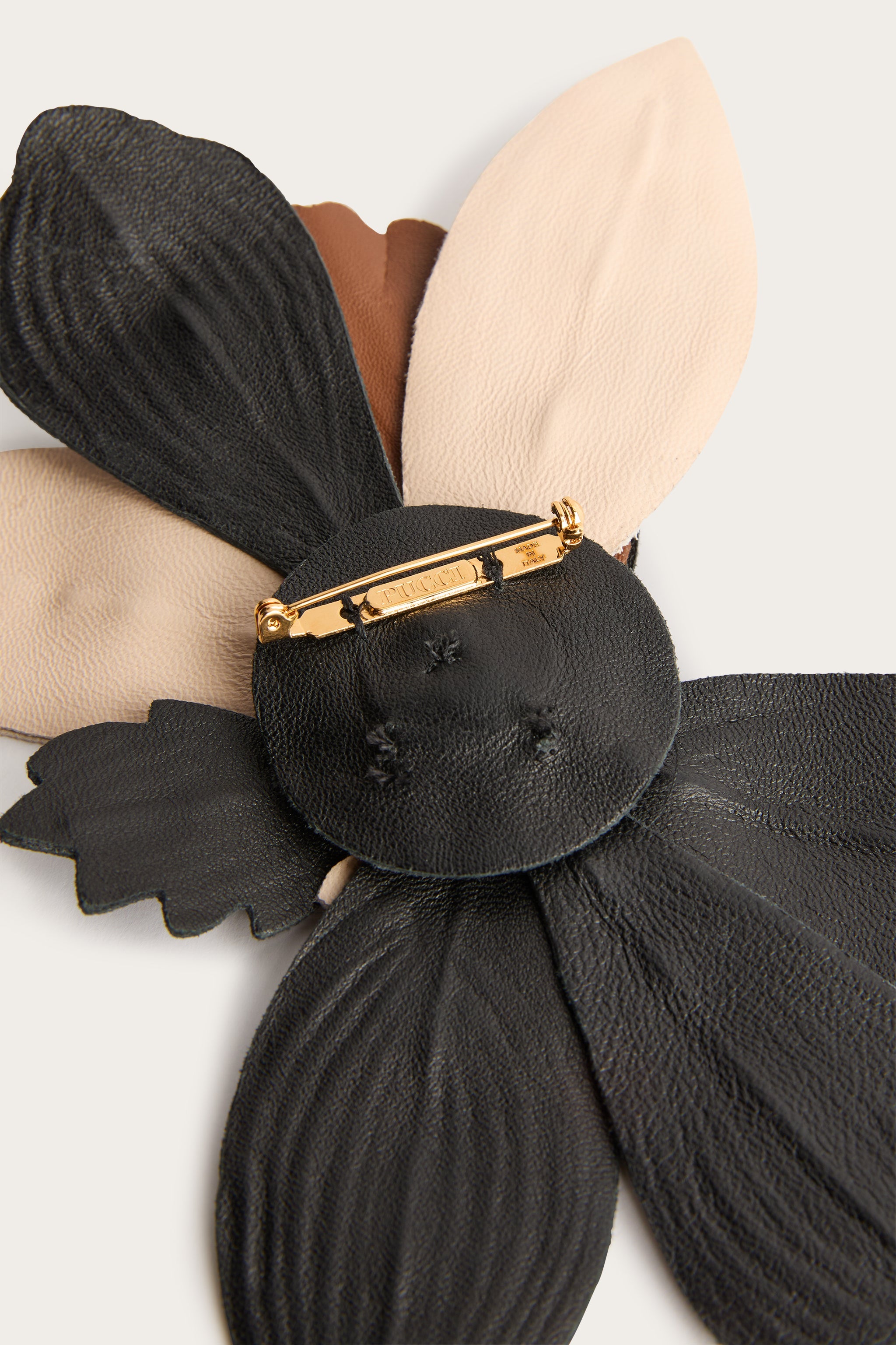 アクセサリー pucci Leather Flower Brooch – PUCCI
